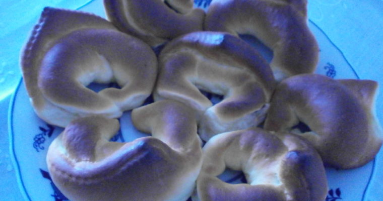 CORNETTI CON RIPIENO DI CONFETTURA