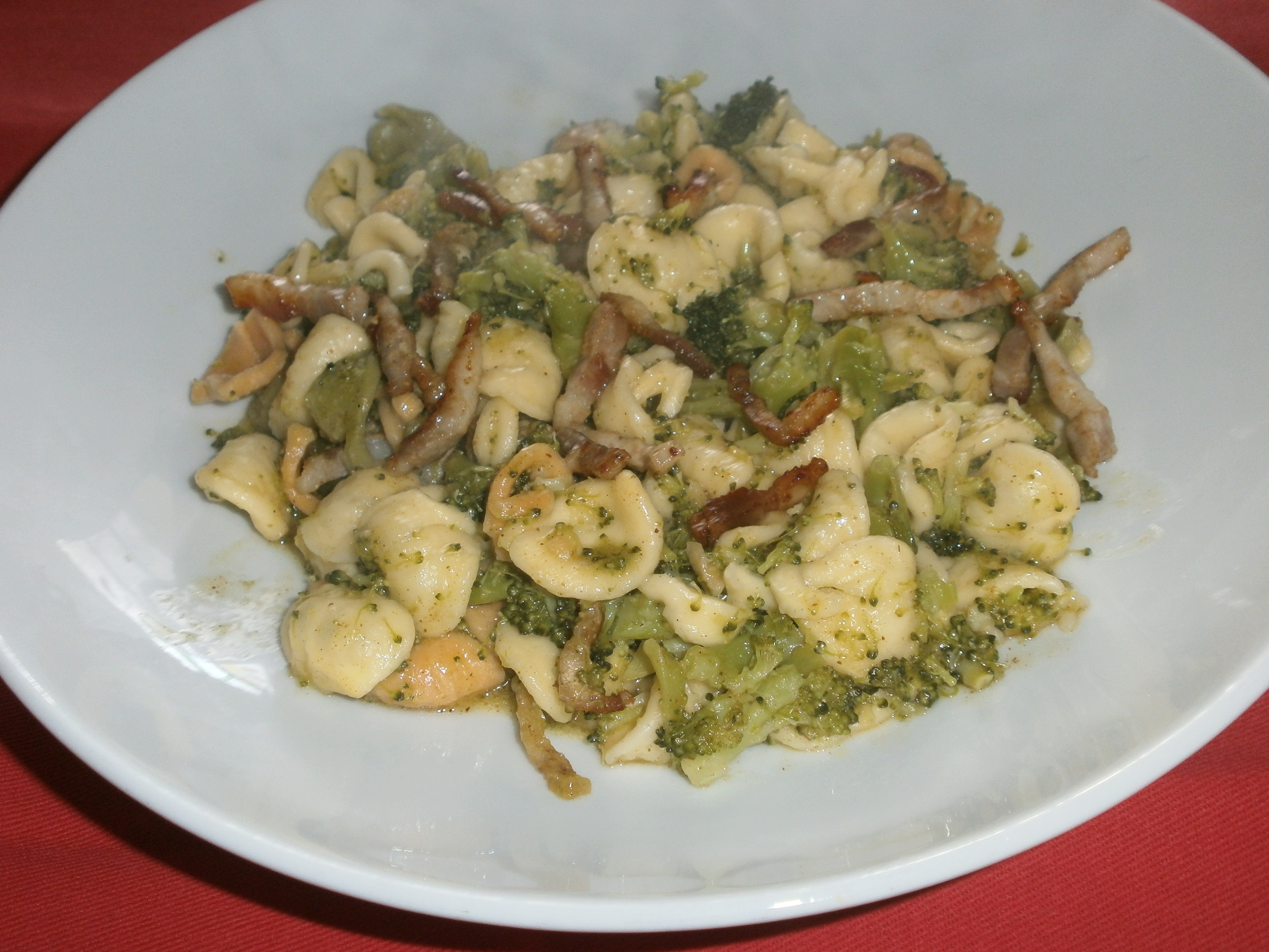 ORECCHIETTE BROCCOLI E PANCETTA