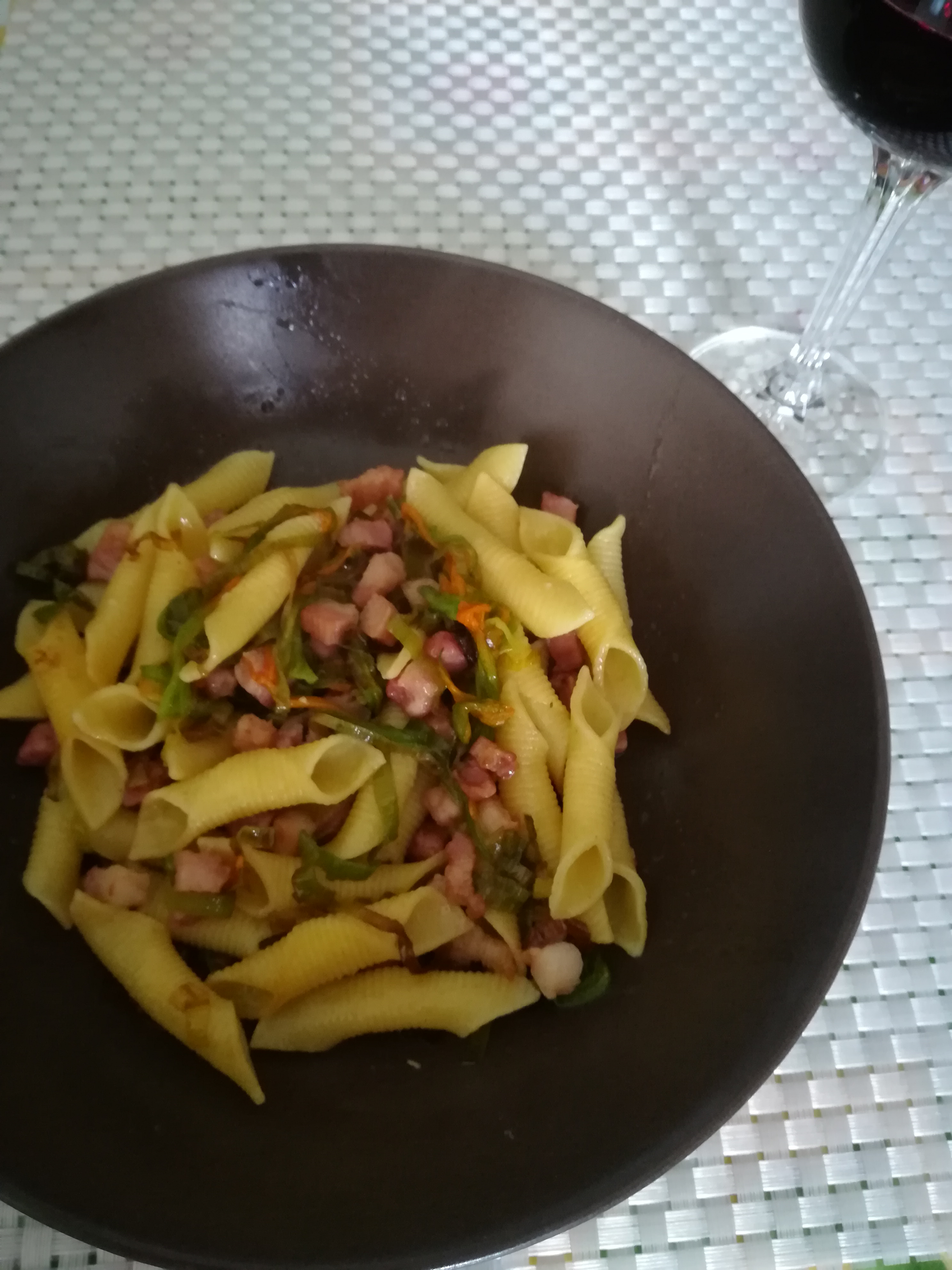 GARGANELLI AL GUALCIALE E FIORI DI ZUCCA