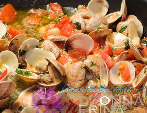 ZUPPA DI VONGOLE AL POMODORO